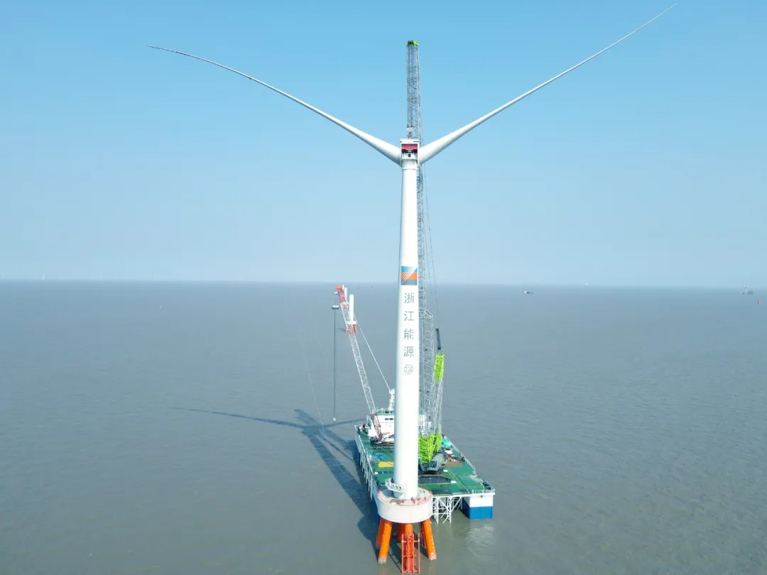 而在地球另一边的中国沿海,一场关于风机吊装的"欧洲杯"也正在如火如